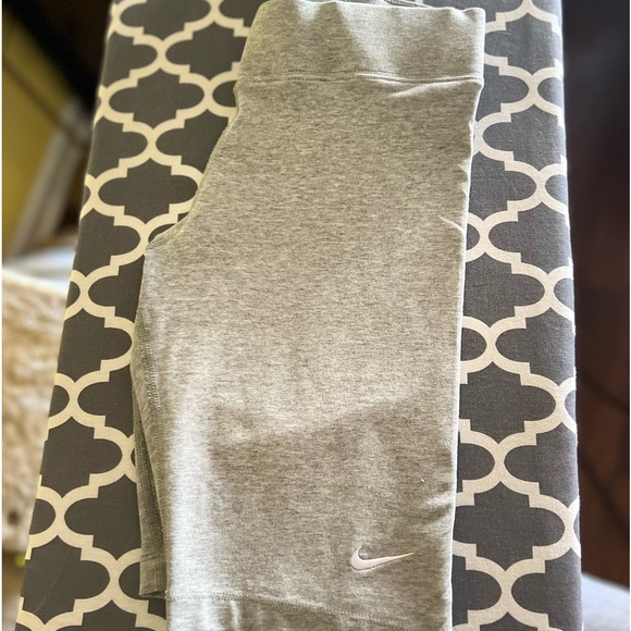 Nike shorts - Picture 1 of 3